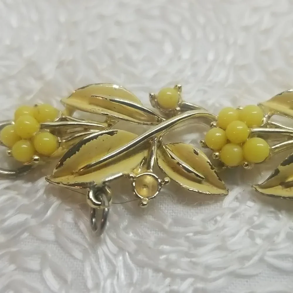 Coro Bracelet Yellow Leaves Berries Gold Tone Rare Broken Vintage